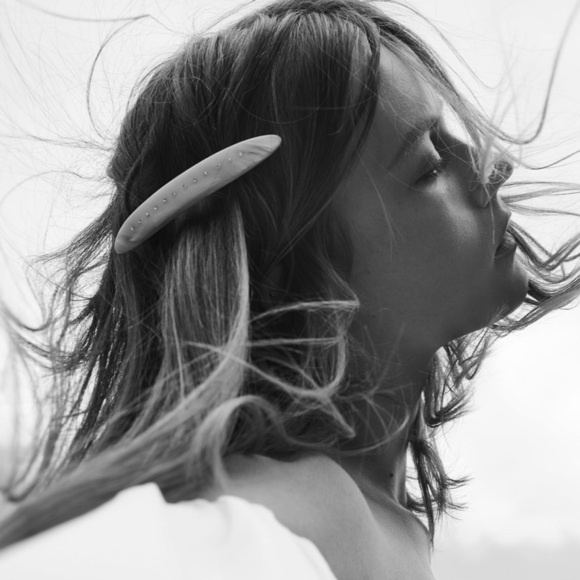 ZARA Sparkly Acetate Hair Clips - Picture 6 of 8